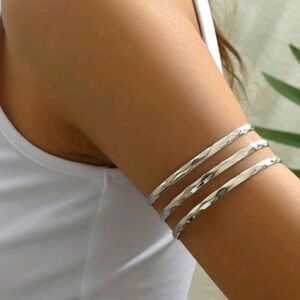 Alloy Silver tone bracelet or Armband NWT